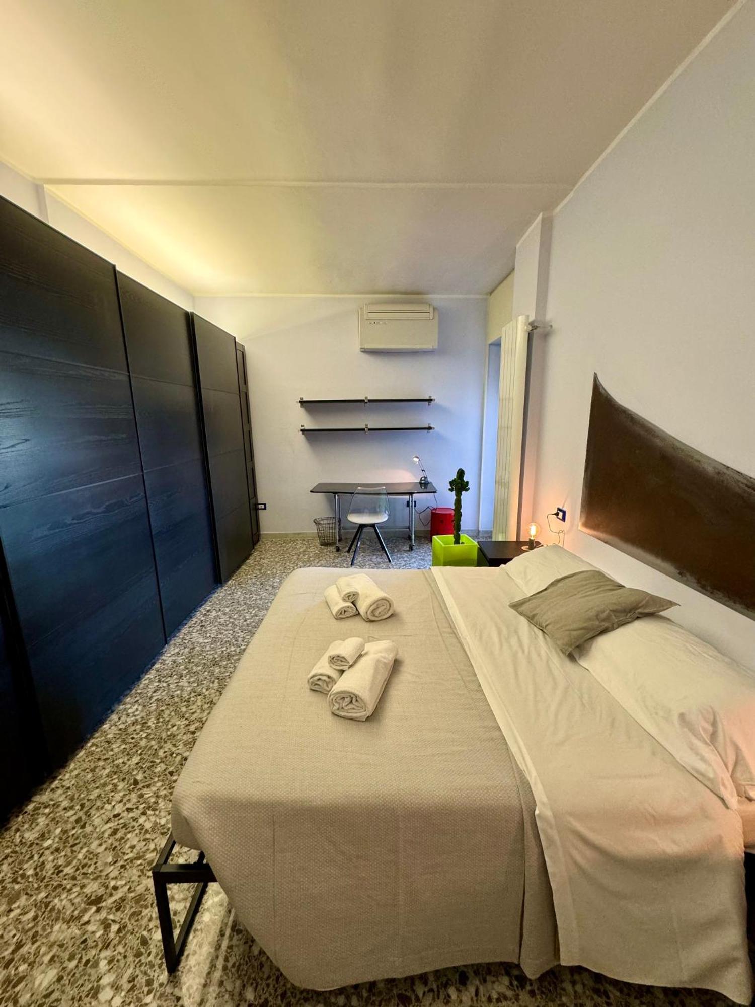 4 Balconi House- Appartamento Moderno A Lecce Exterior photo