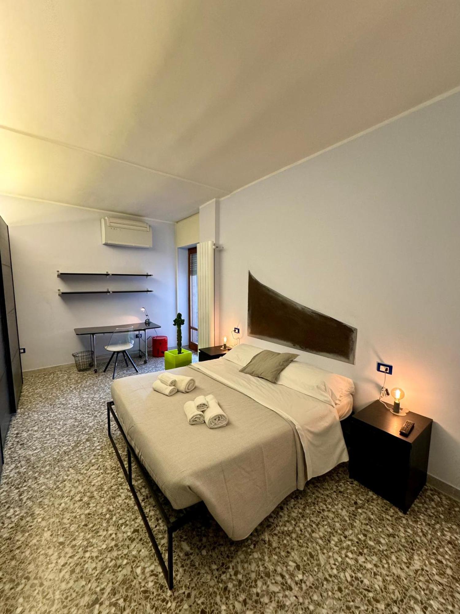 4 Balconi House- Appartamento Moderno A Lecce Exterior photo