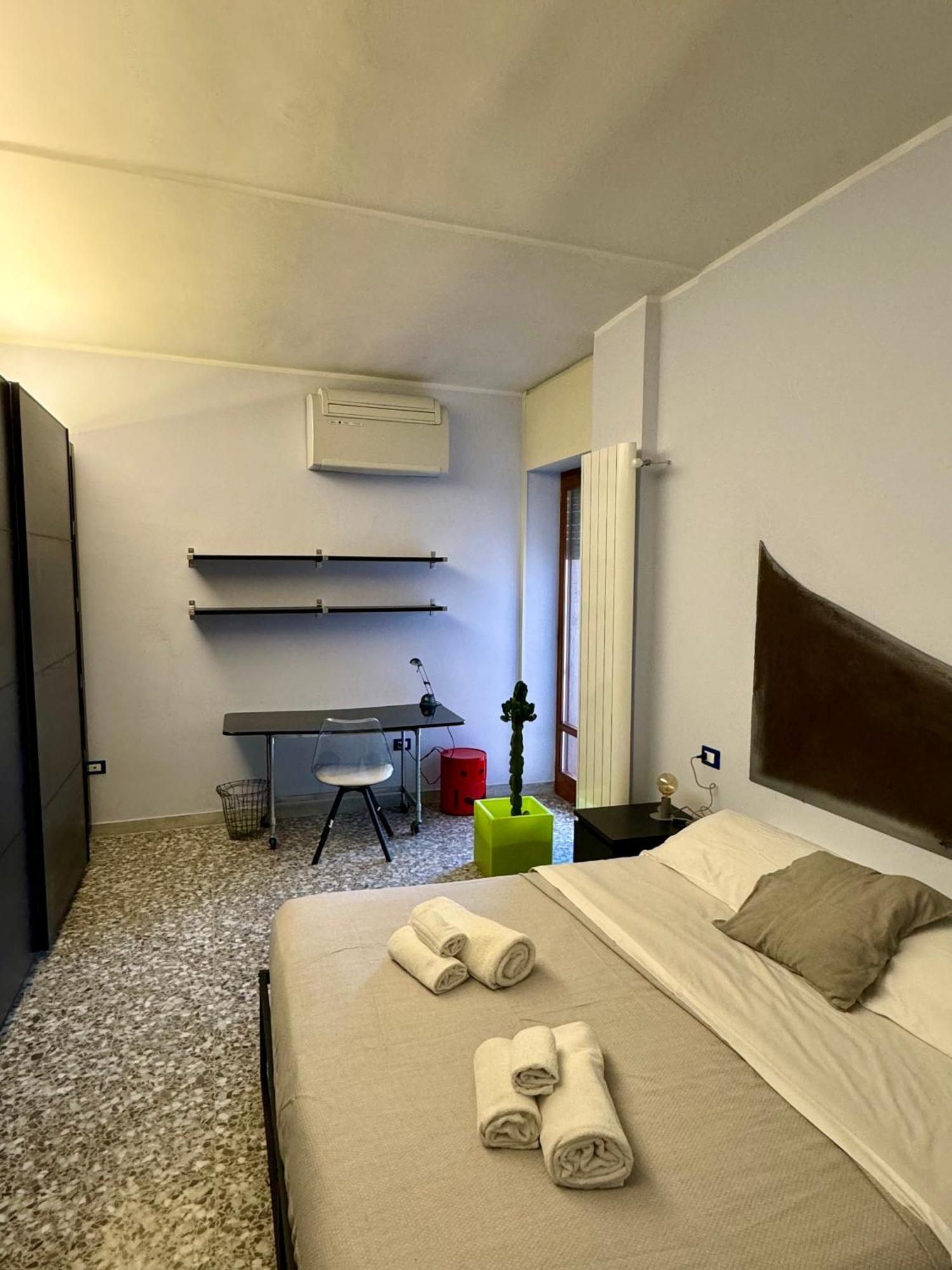 4 Balconi House- Appartamento Moderno A Lecce Exterior photo