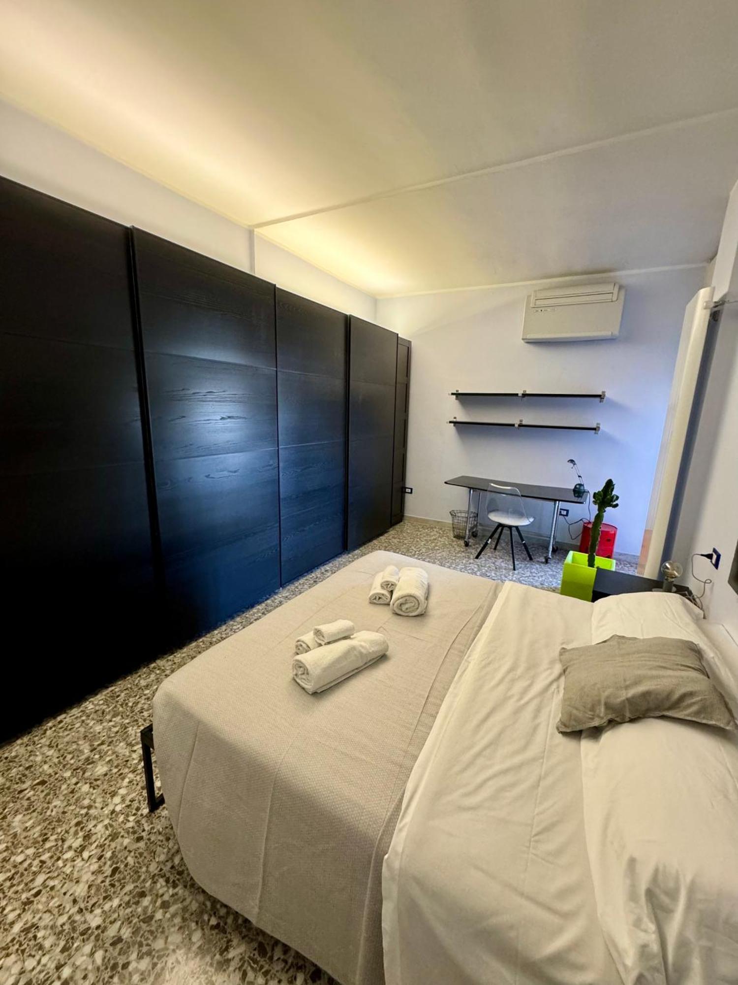 4 Balconi House- Appartamento Moderno A Lecce Exterior photo