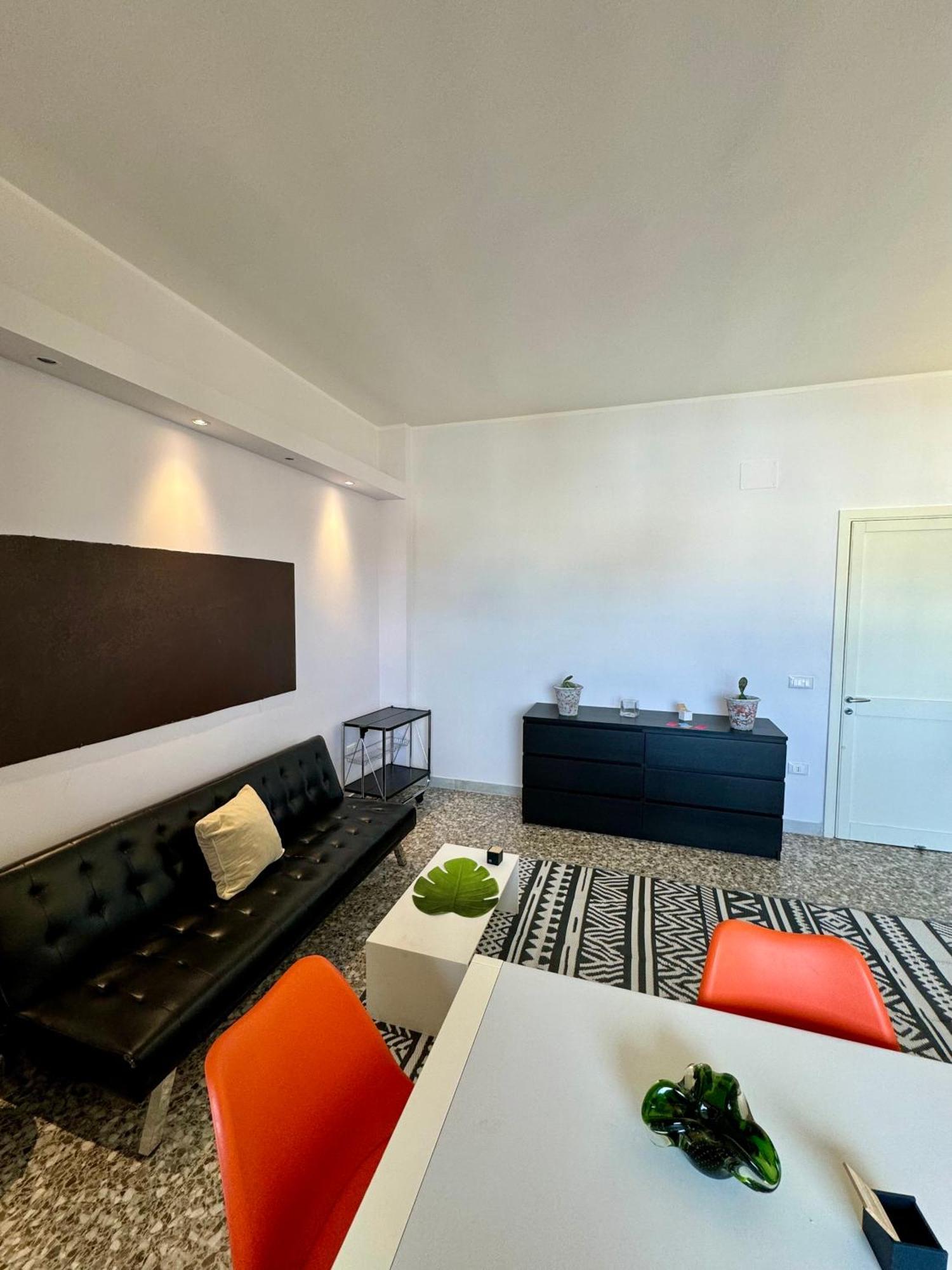 4 Balconi House- Appartamento Moderno A Lecce Exterior photo