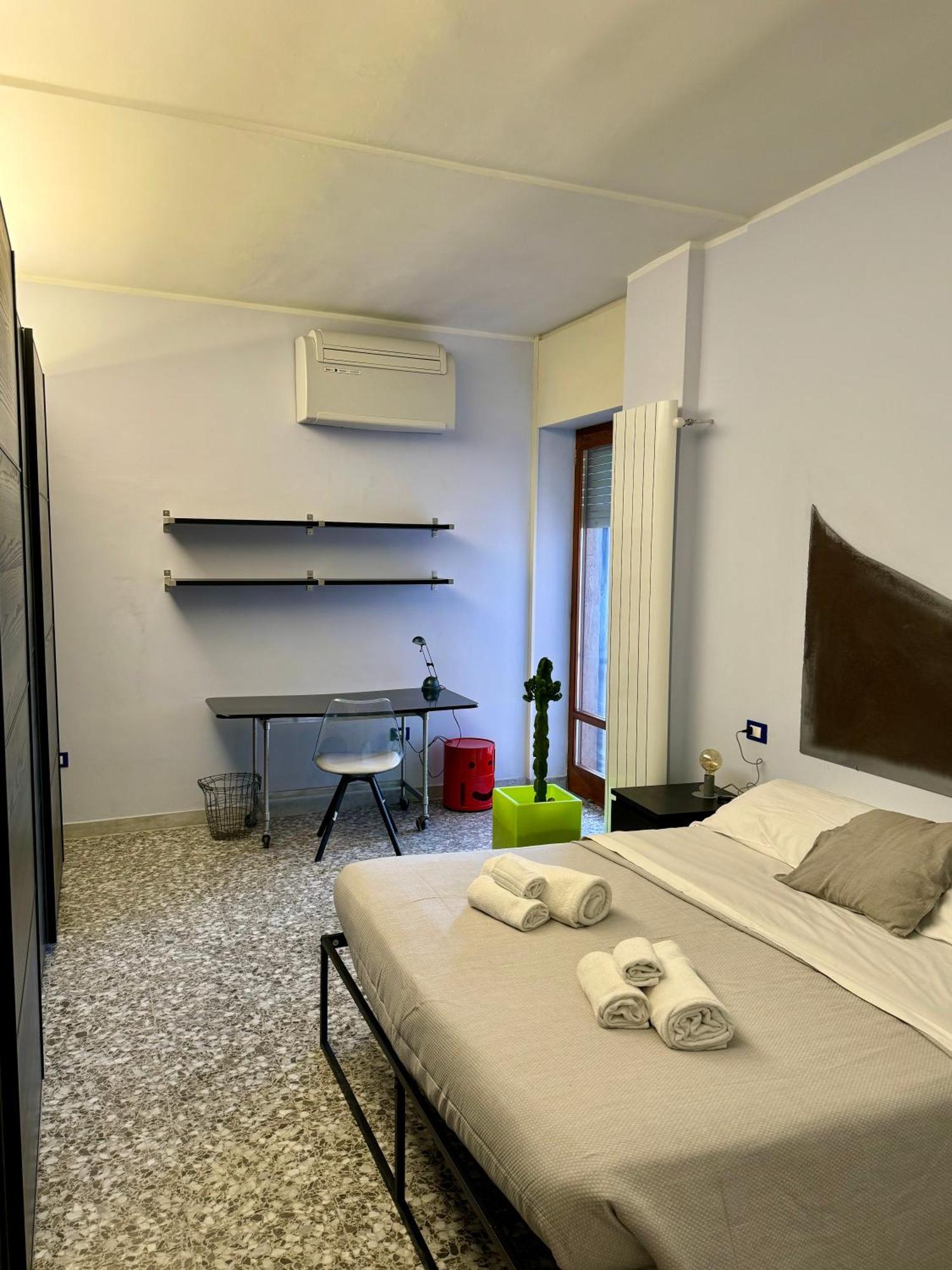 4 Balconi House- Appartamento Moderno A Lecce Exterior photo
