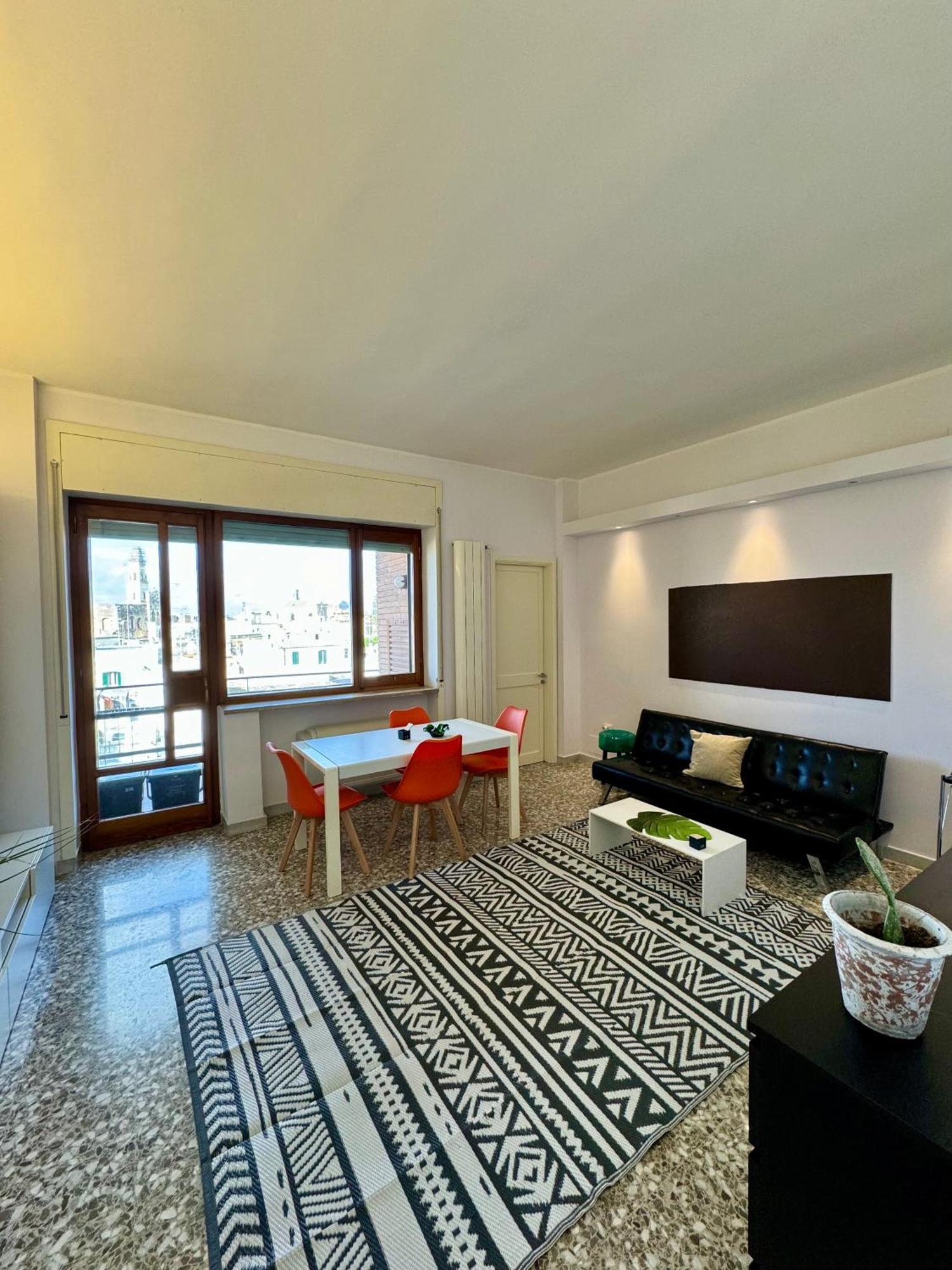 4 Balconi House- Appartamento Moderno A Lecce Exterior photo