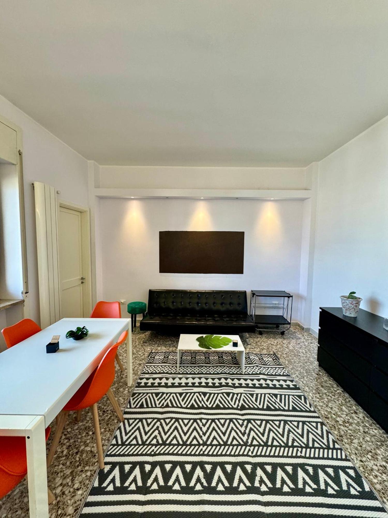4 Balconi House- Appartamento Moderno A Lecce Exterior photo